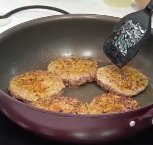 デコレーションハンバーグ
